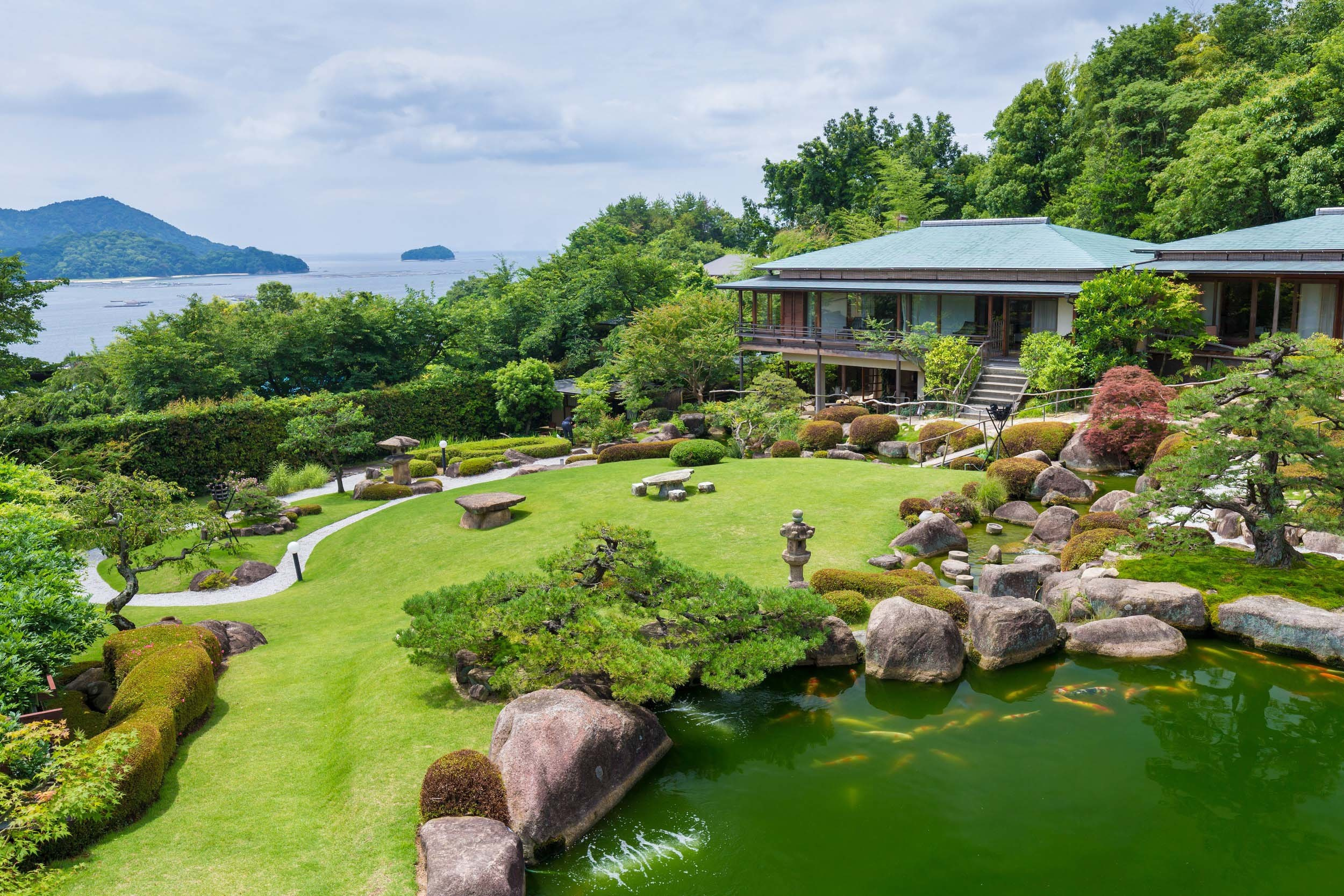 庭園の宿 石亭 — 広島・宮浜温泉 · 1500坪の日本庭園と離れ