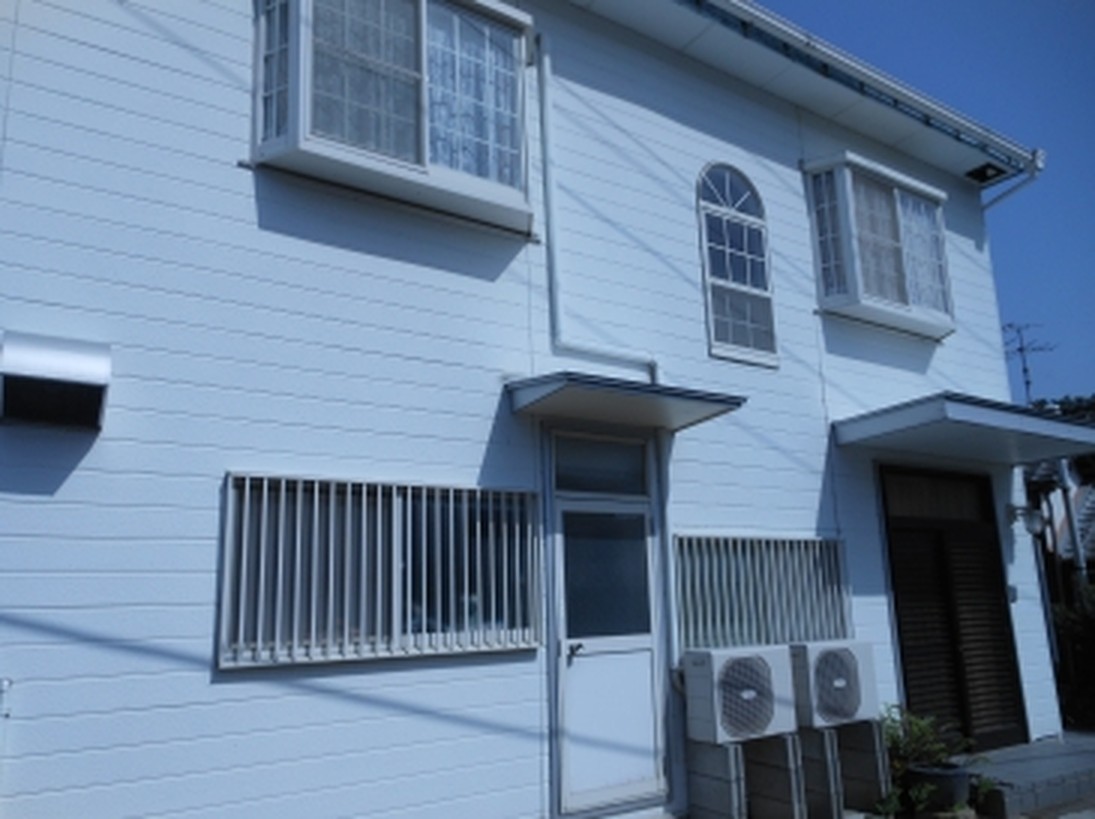 民宿シンエイ・ズ・シー — 岡山市東区犬島 · 集落に残る木造家屋を一棟貸しに転用した小規模民宿