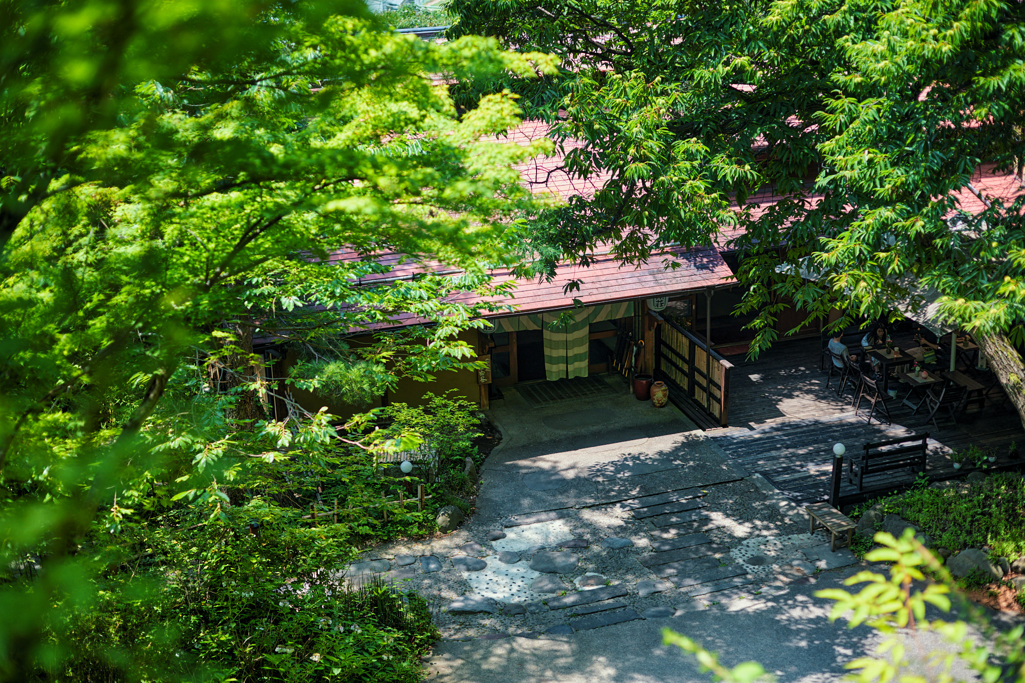 島崎藤村ゆかりの宿 中棚荘 — 小諸市古城 · 明治31年開業の温泉旅館、千曲川を見下ろす崖上に立地