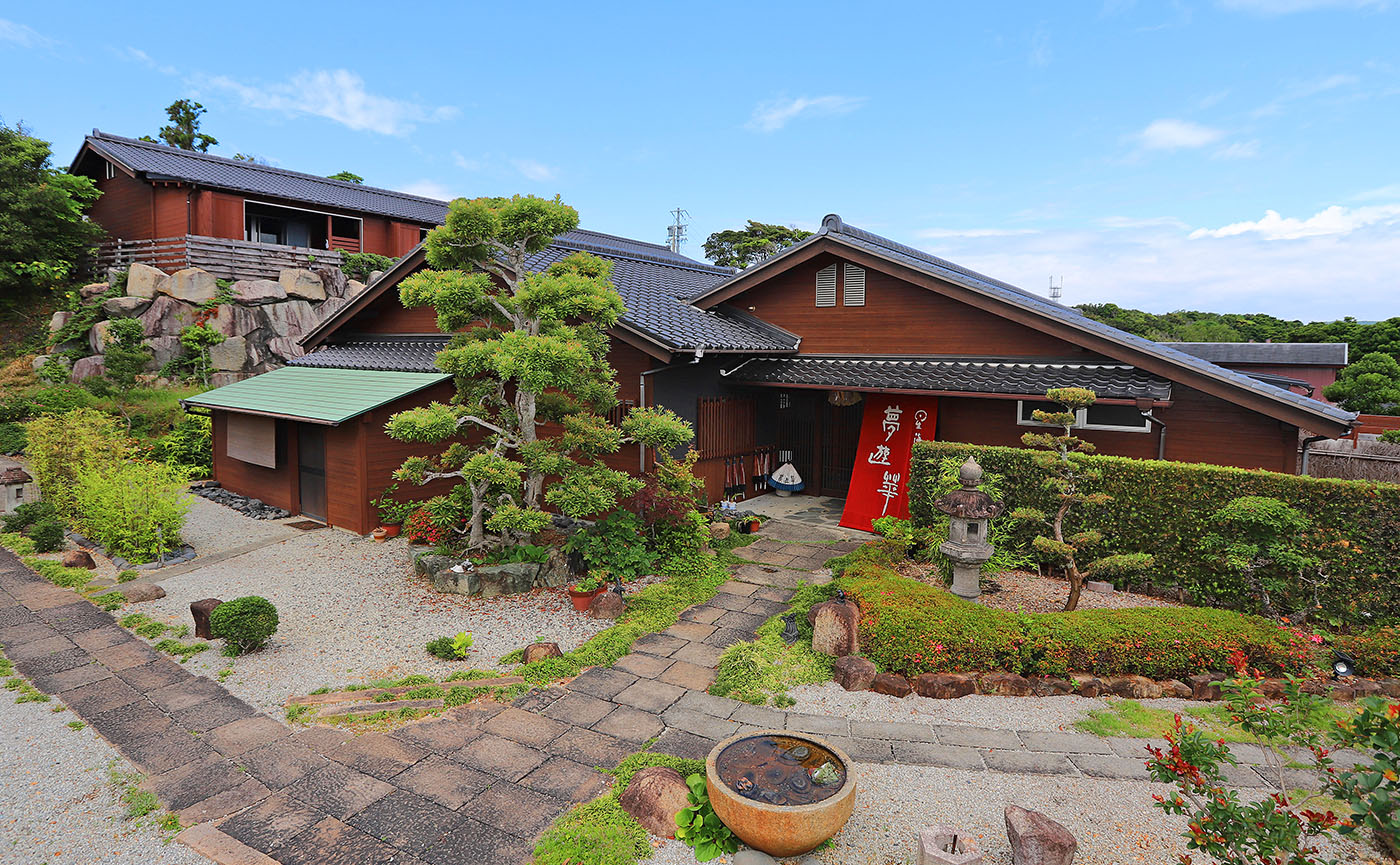 星海幽月 夢遊華 — 鳥羽市・相差町 · 全 9 室、太平洋を望む温泉露天風呂付き離れの宿