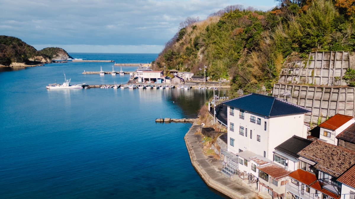 UMITO — 大田市温泉津町小浜 · 廃旅館を改装した7室、温泉津温泉の入口に立つ