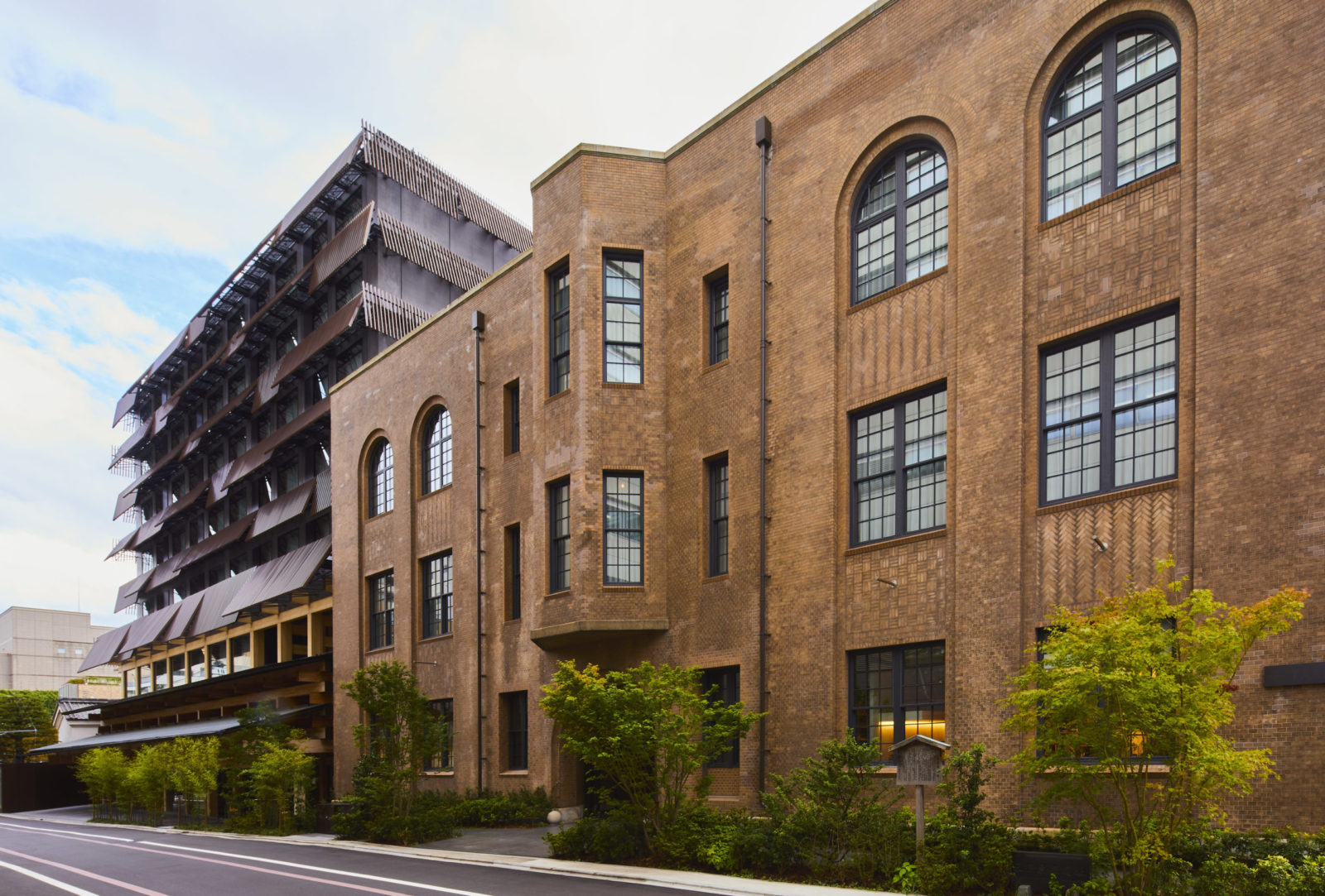 エースホテル京都 — 京都・烏丸 · 隈研吾建築監修、新風館跡地に木組みとルーバーで再構築されたデザインホテル