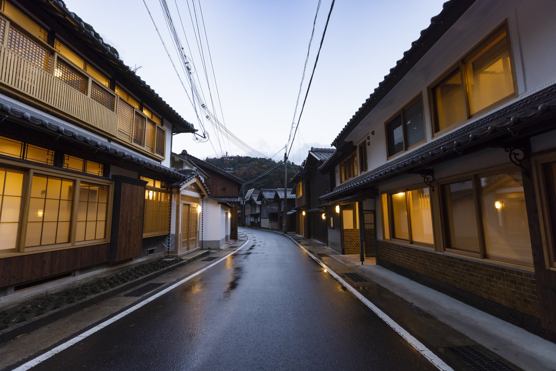 伊根の舟屋 雅 別邸 — 京都・伊根 · 舟屋集落の海辺に建つ全9室、海上タクシー発着の宿