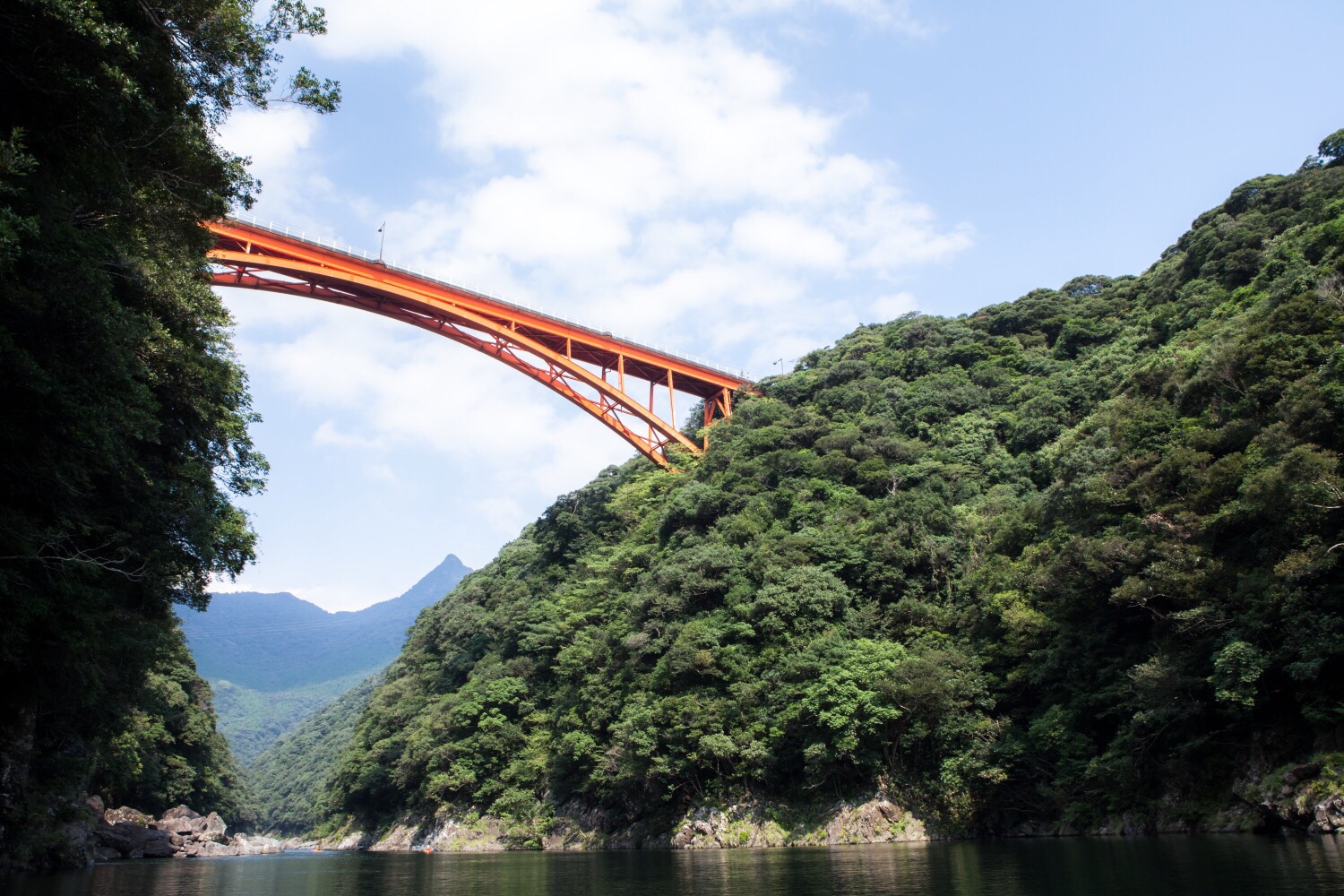 アナンダ チレッジ — 屋久島・湯泊 · 海を望む三室のヨガリトリート