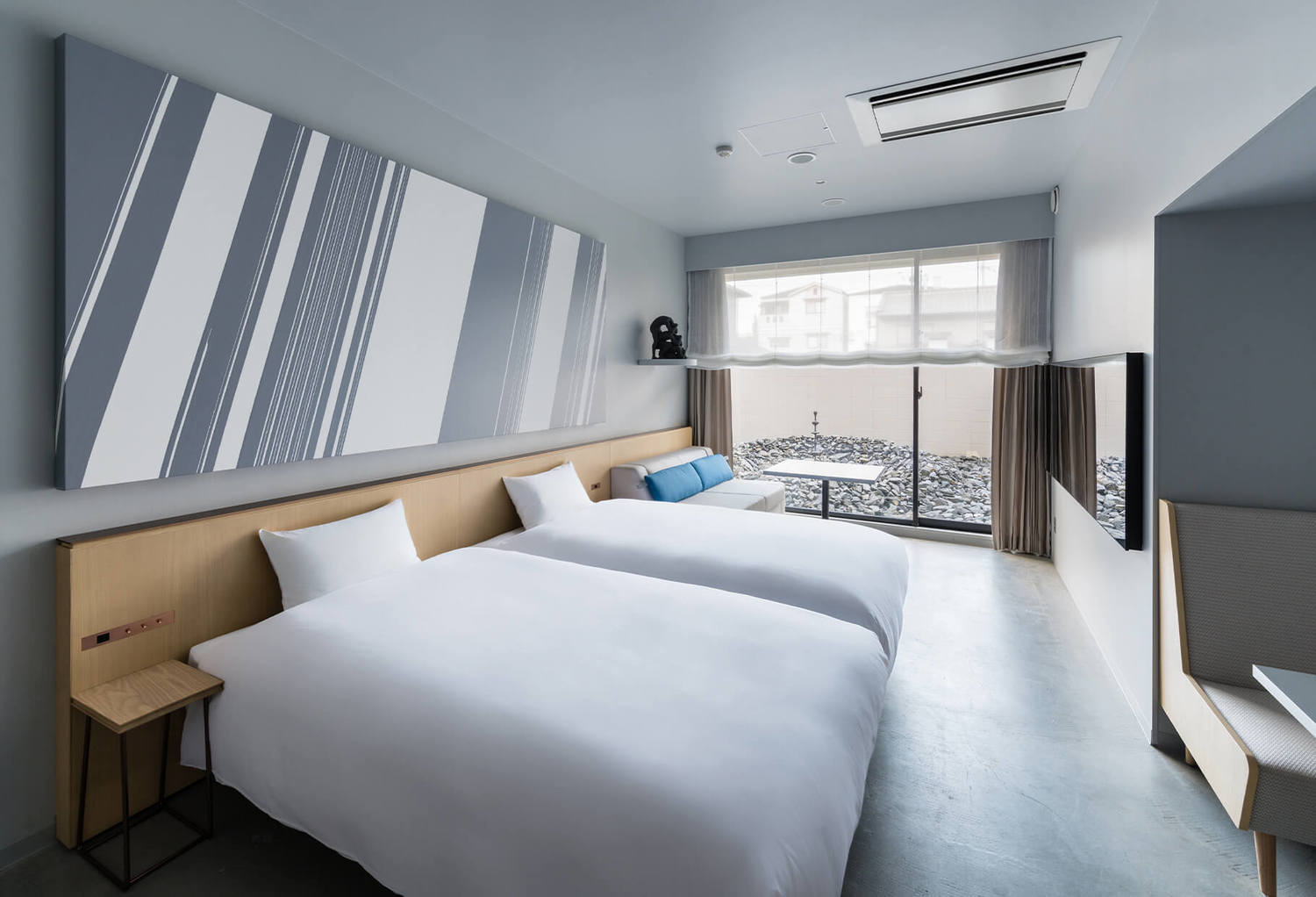 ホテル アンテルーム京都 — 京都・九条 · 学生寮を改装し館内ギャラリーと常設コレクションを備えたホテル