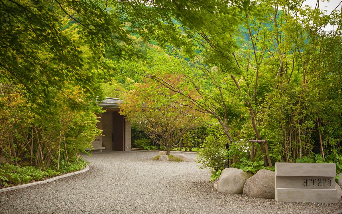 arcana izu — 伊豆修善寺 · 狩野川沿いの低層ヴィラ群、2006年開業のオーベルジュ