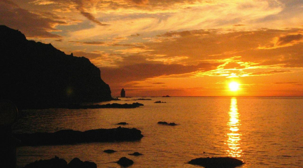 恵比須屋 — 輪島・河井町 · 朝市に近い室数8の旅館、名物はいしる鍋