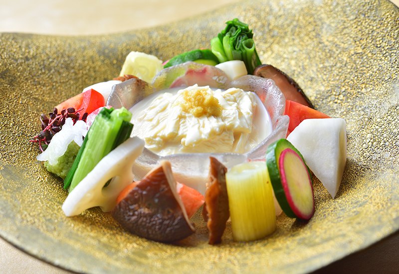 きぬ川 不動瀧 — 日光・鬼怒川 · 渓谷沿いに構える全11室の料理宿