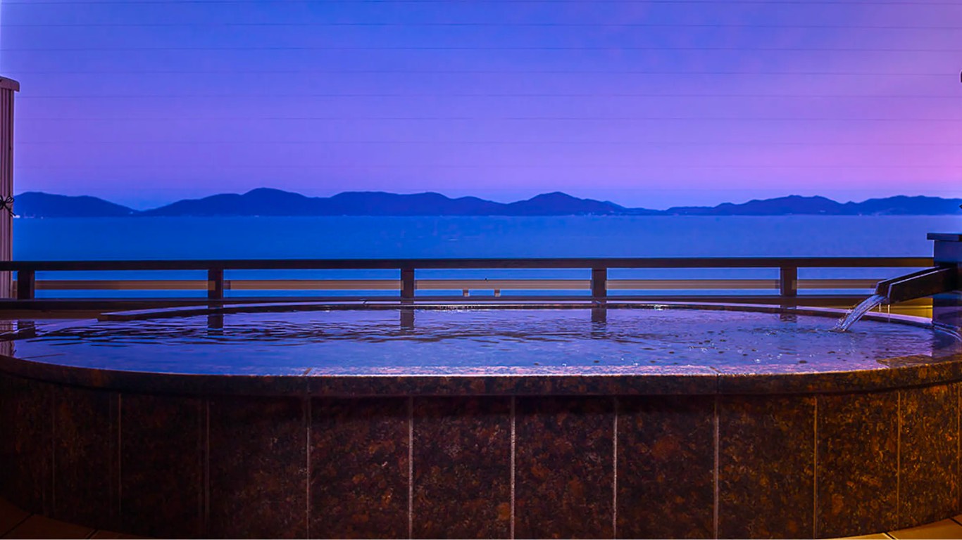 旬景浪漫 銀波荘 — 蒲郡・西浦温泉 · 三河湾を見下ろす絶景湯屋