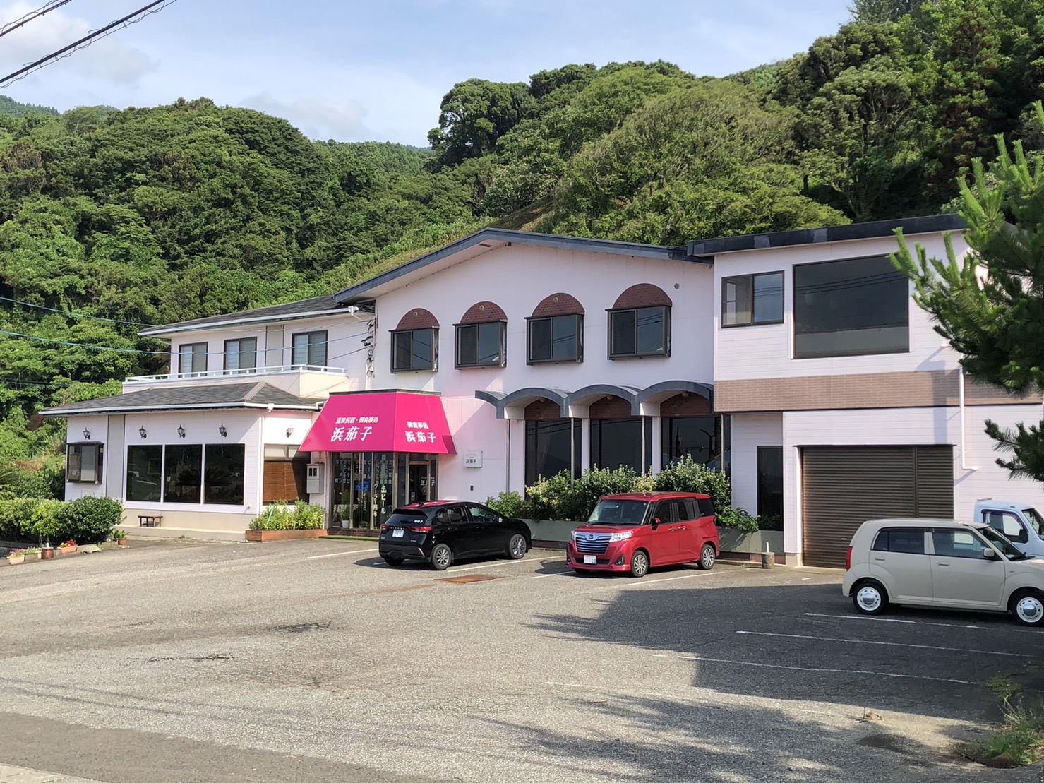 越前 浜茄子 — 福井市八ツ俣町 · 目の前が海水浴場の温泉民宿、日本海の夕日を望む全10室