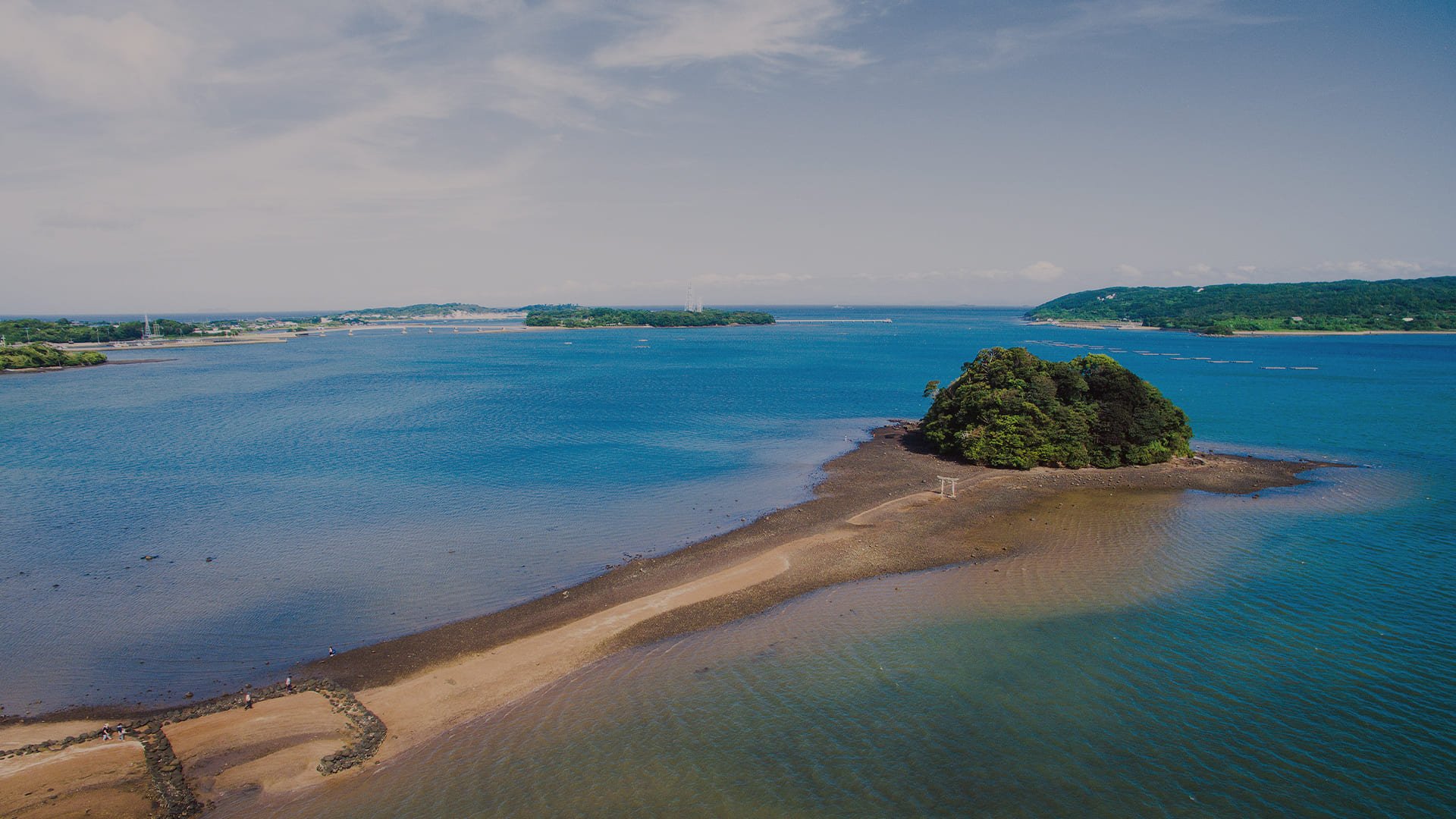 奥壱岐の千年湯 平山旅館 — 壱岐市勝本町湯本浦 · 鉄分を含む赤い源泉かけ流しを湛える湯本温泉の小規模旅館