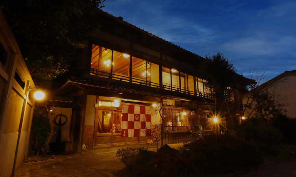 和味の宿 角上楼 — 田原・福江 · 1936年建造の登録有形文化財旅館