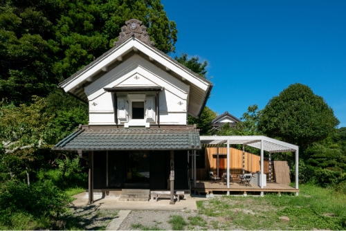 まるがやつ 蔵 -KURA- — 千葉県大多喜町・蔵を中村好文がリノベーションした一棟貸しグランピング