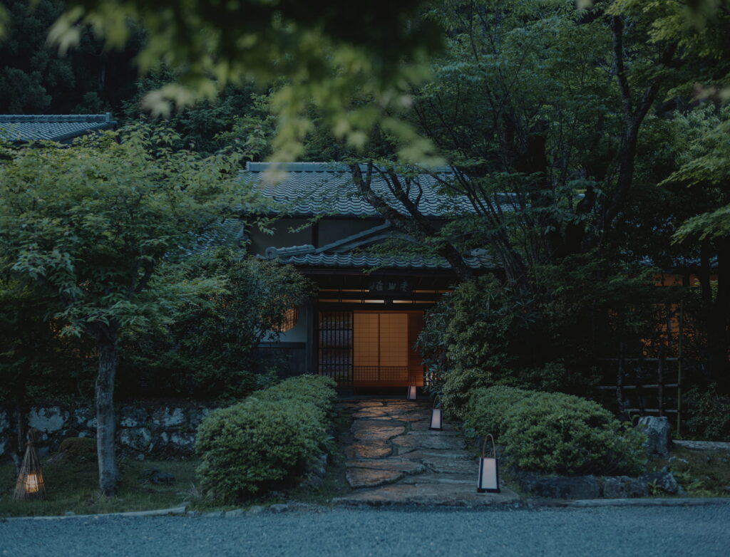 野草一味庵 美山荘 — 京都・花脊 · 数寄屋名工・中村外二工務店改修の山中料理旅館