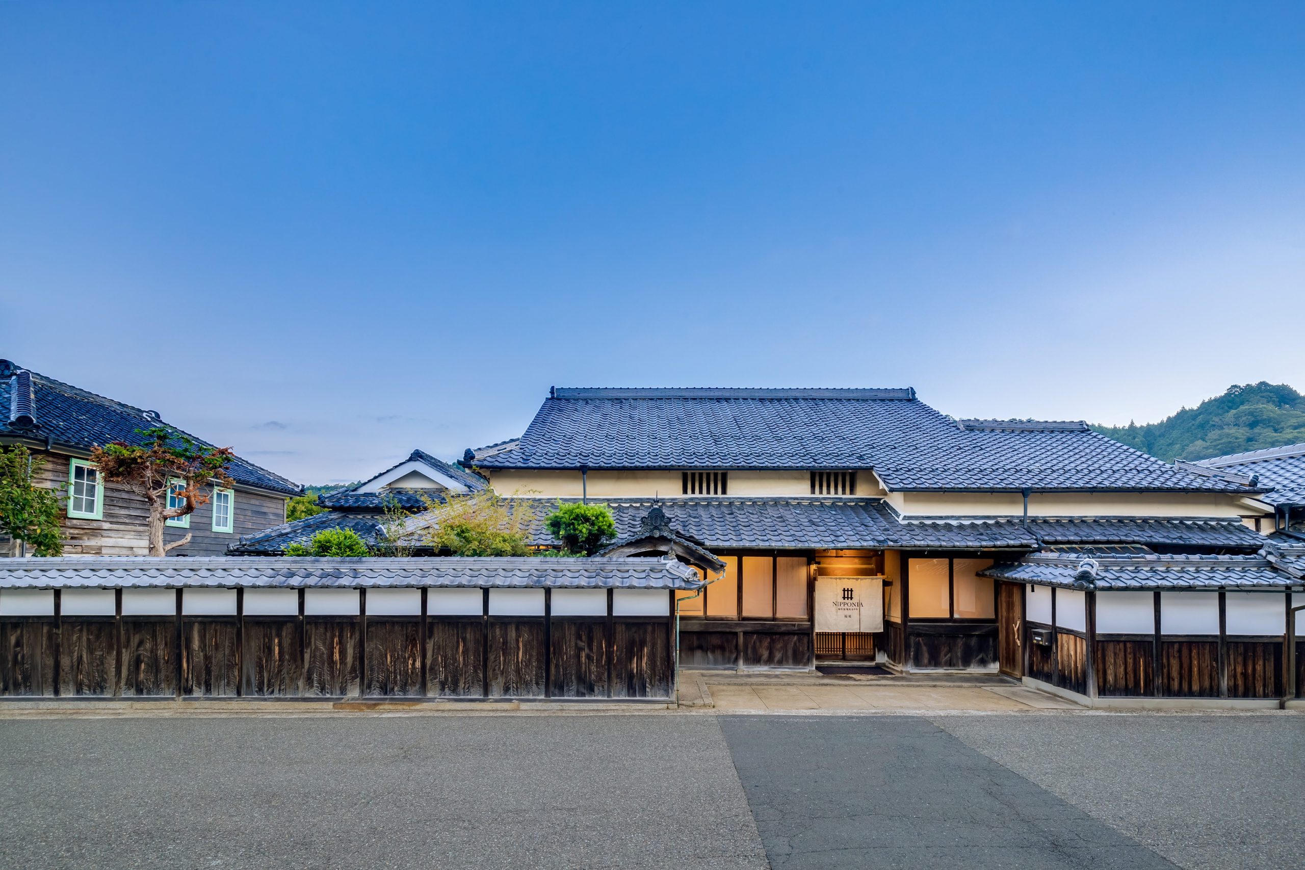 福住宿場町ホテル NIPPONIA — 丹波篠山・福住 · 重要伝統的建造物群保存地区の宿場町、江戸後期庄屋屋敷を改装
