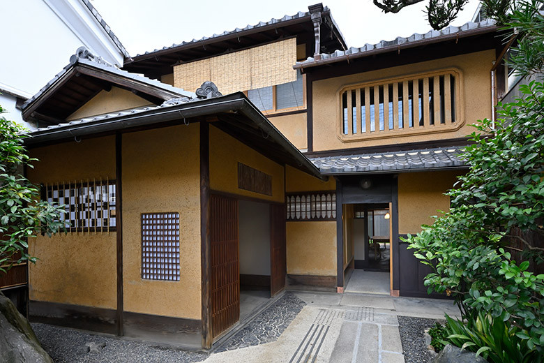 京の温所 西陣別邸 — 京都市上京区・明治後期の京町家を中村好文がリノベーションした 1 棟貸し