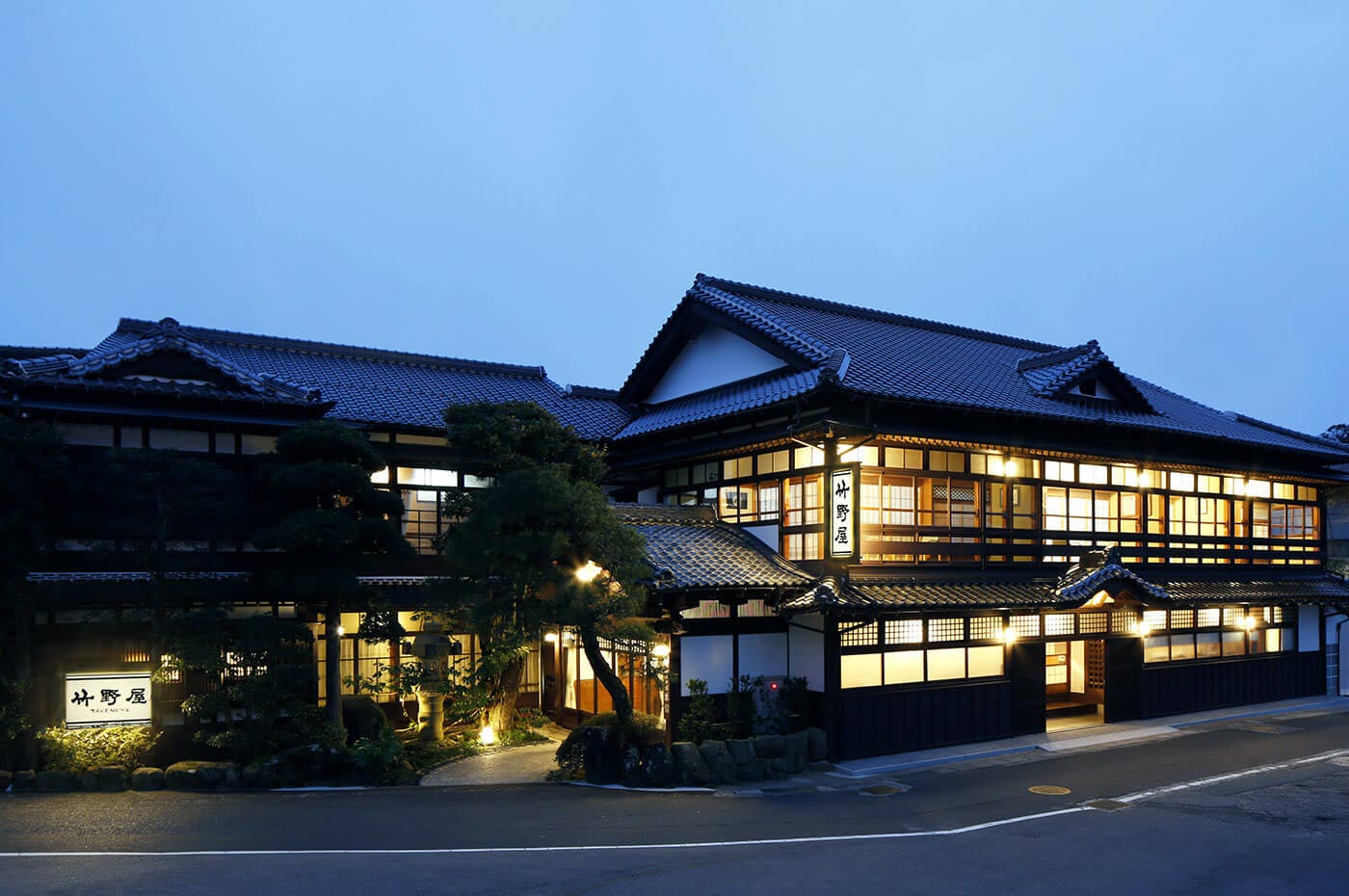 竹野屋旅館 — 出雲大社・神門通り · 明治10年創業、大社正門前の木造和風旅館