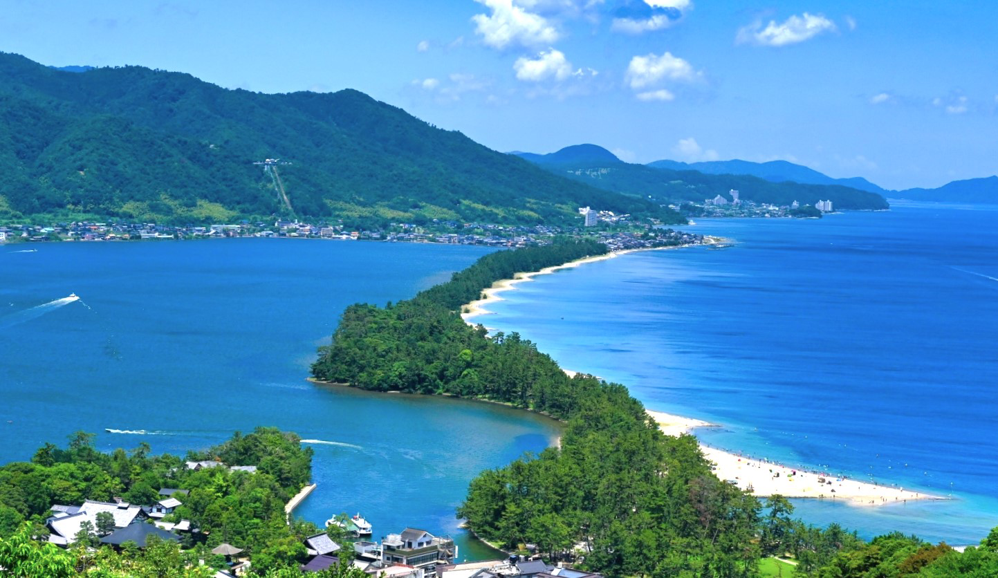 松露亭 — 天橋立・文殊 · 平屋数寄屋の茶室併設旅館