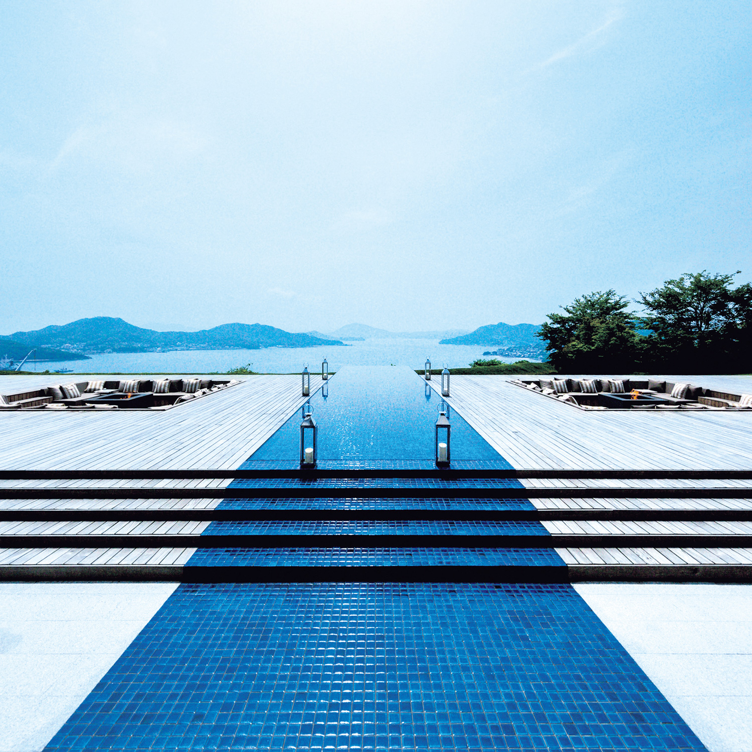 ベラビスタ境ガ浜 — 広島・尾道市浦崎町 · 1973年開業、瀬戸内海を望む斜面建築