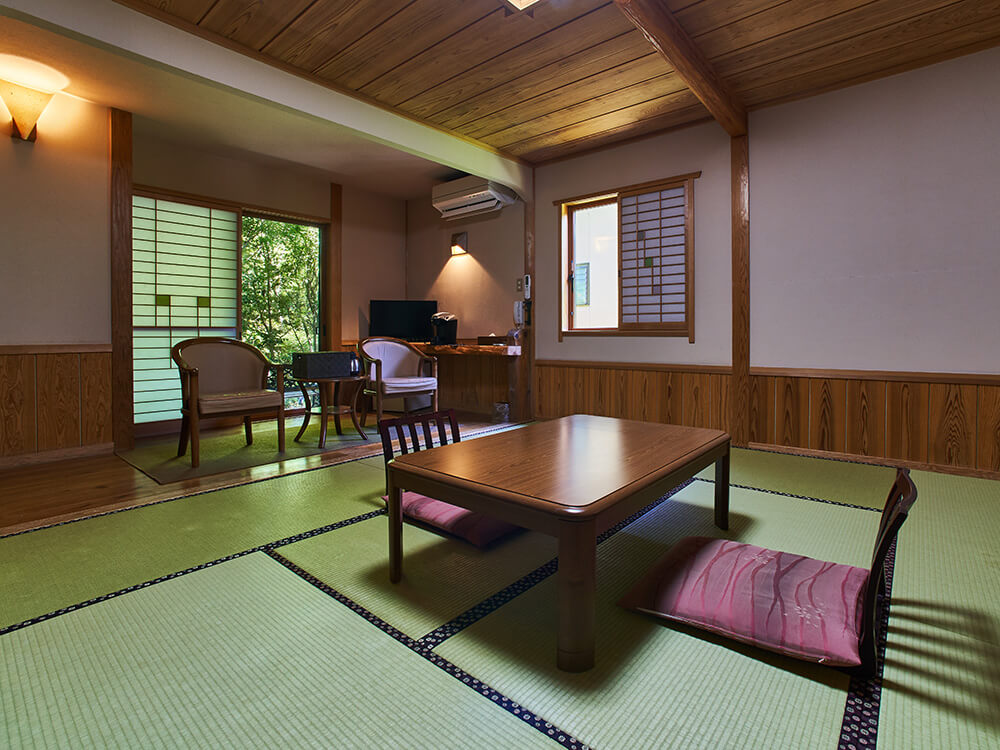 小田温泉 離れ宿 山咲 — 南小国町・小田温泉 · 平屋数寄屋造りの全8室離れ宿