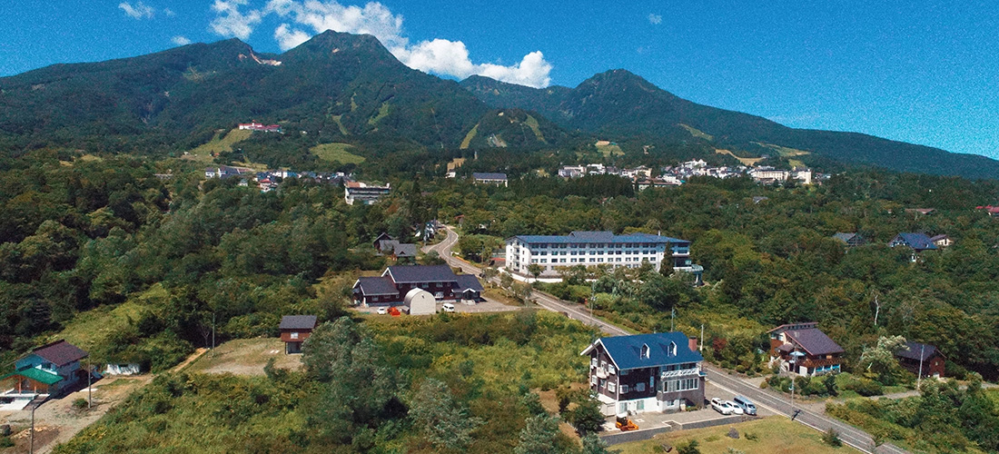 赤倉ユアーズ・イン — 妙高・赤倉温泉 · 8室にフレンチを据えた小規模宿