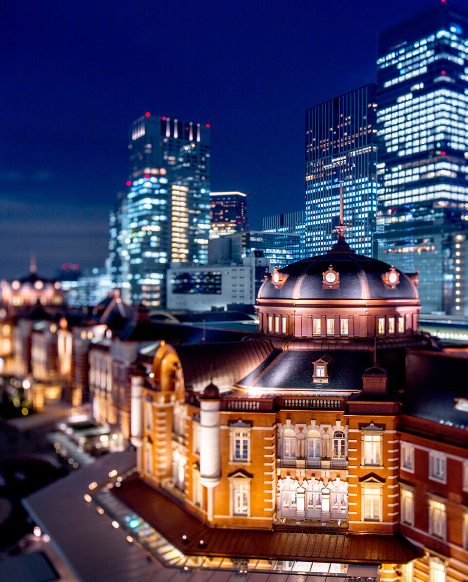 東京ステーションホテル — 東京・丸の内 · 辰野金吾設計の赤レンガ駅舎内、二階吹き抜け廊下