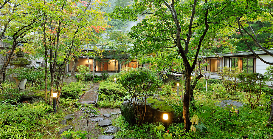 上林ホテル仙壽閣 — 山ノ内町・上林温泉 · 1929年開業、昭和初期の数寄屋とアール・デコが同居する湯屋建築