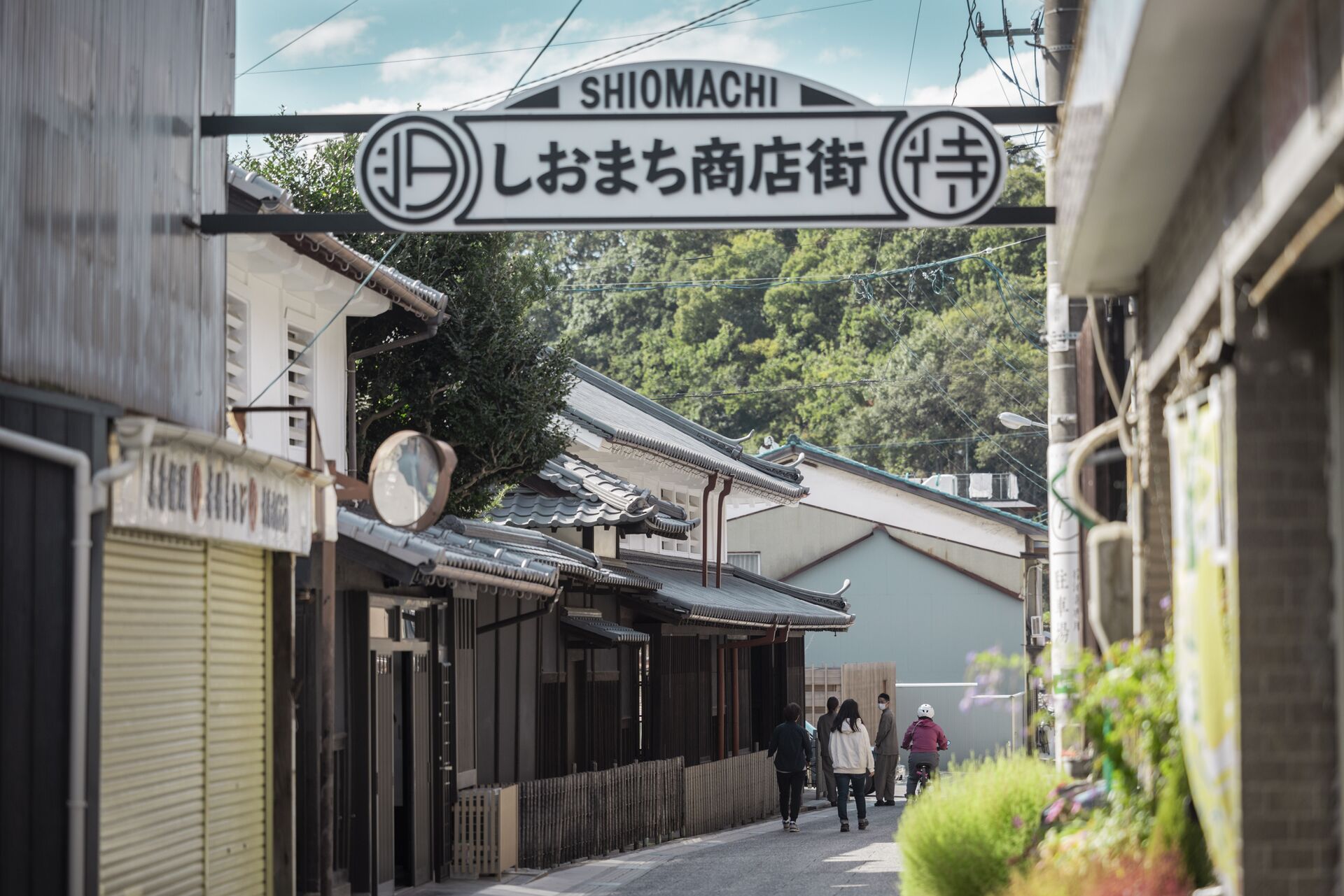 Azumi Setoda — 瀬戸田・潮まち散歩 · 港町の路地と海辺に続く生活動線