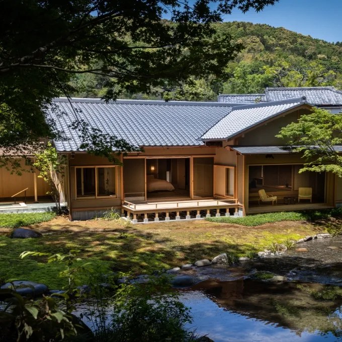 あさば — 静岡・修善寺温泉 · 池庭と能舞台に開く数寄屋造りの客室