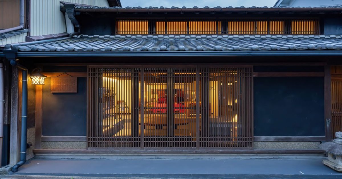町家ホテル おやどbaison — 美濃・うだつの町並み · 旧梅村家住宅を継いだ全五室の町家ホテル
