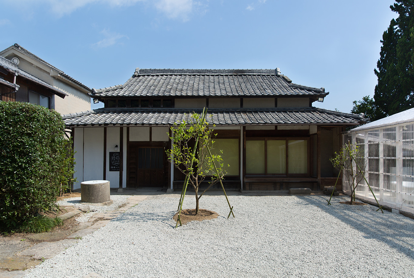 檸檬ホテル — 豊島・唐櫃 · 築90年の古民家を再構築した滞在型アート作品