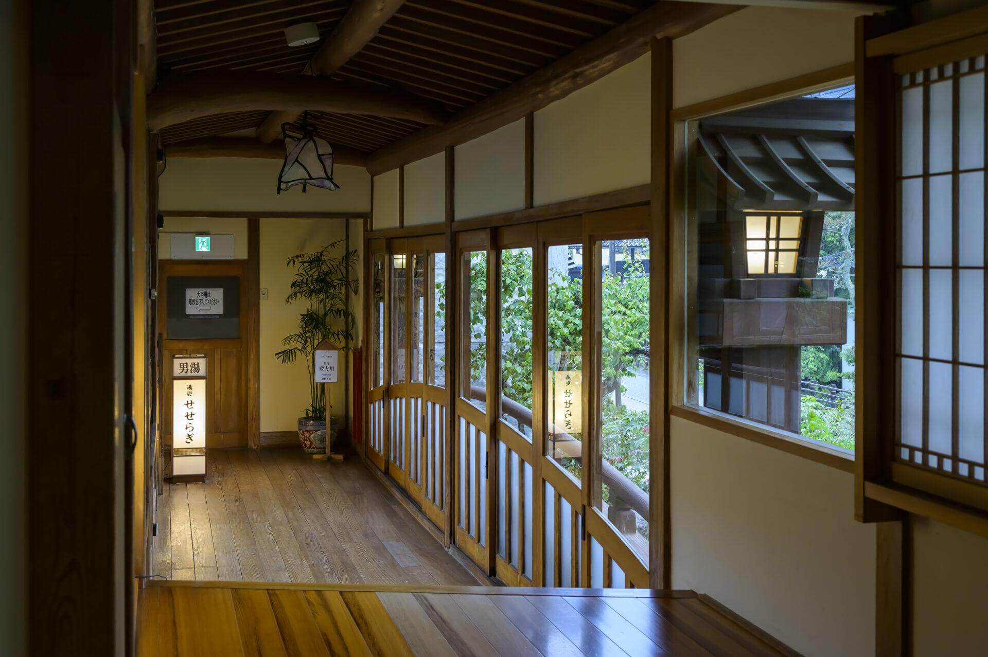 旅館大橋 — 鳥取・三朝温泉 · 昭和7年築、国登録有形文化財の木造建築