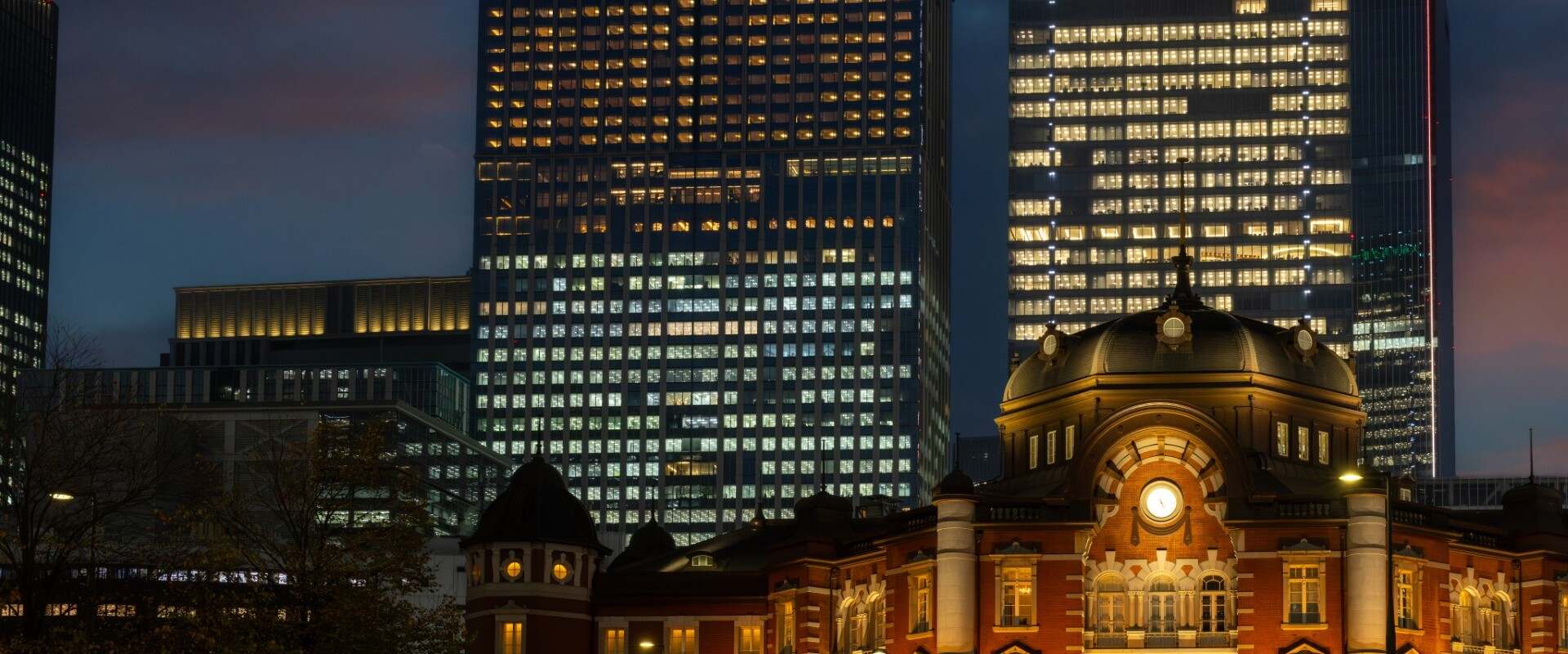 シャングリ・ラ 東京 — 東京・丸の内 · 東京駅日本橋口直結、丸の内トラストタワー本館の高層に入る2009年開業のホテル