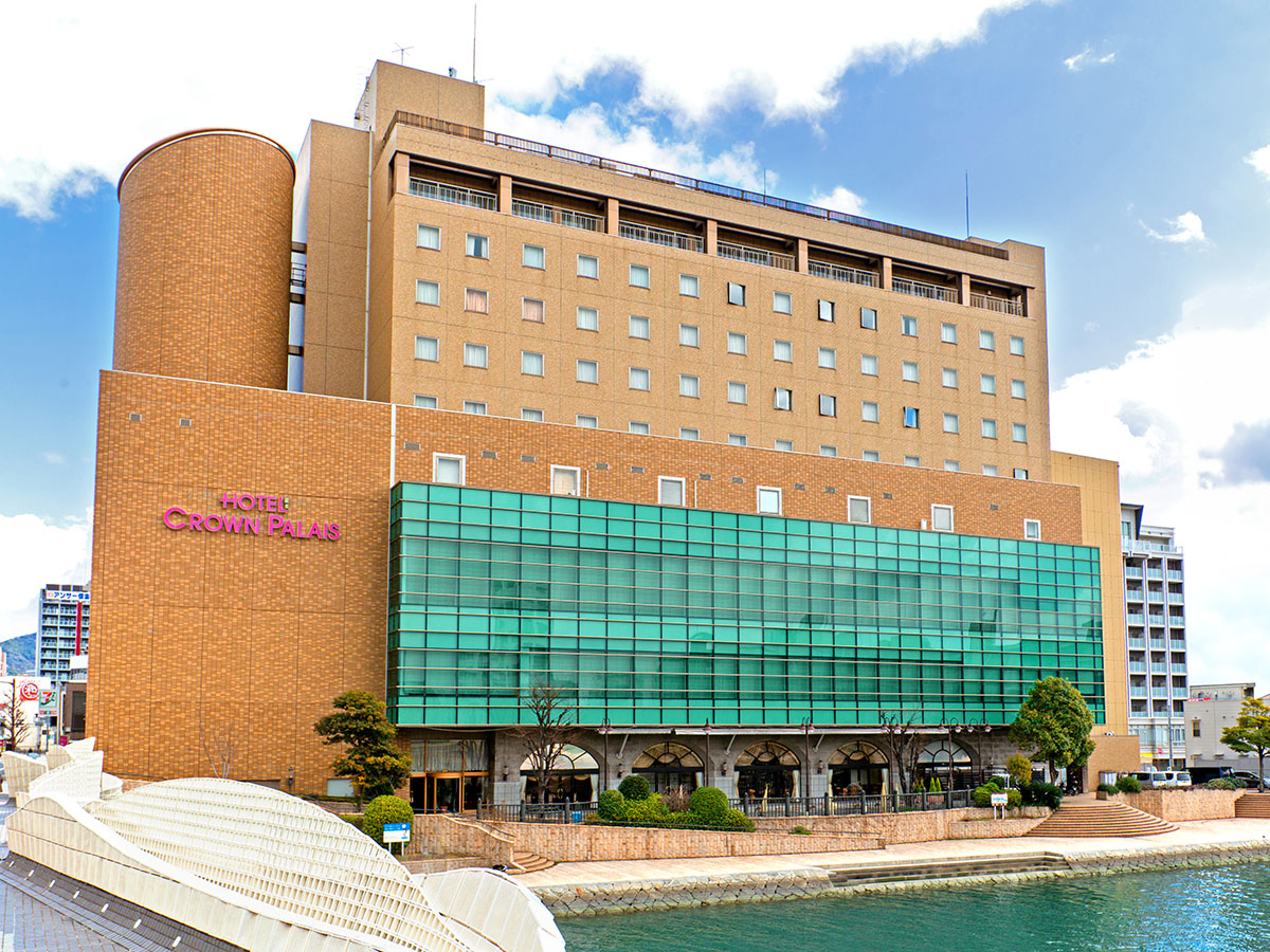 ホテルクラウンパレス小倉 — 北九州市小倉北区 · 小倉城側に建つ90室の中規模都市ホテル