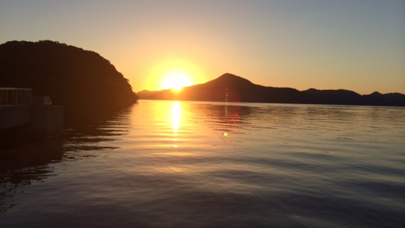 旅館みつけ島荘 — 西ノ島町別府 · 別府港に沈む日本海の夕陽
