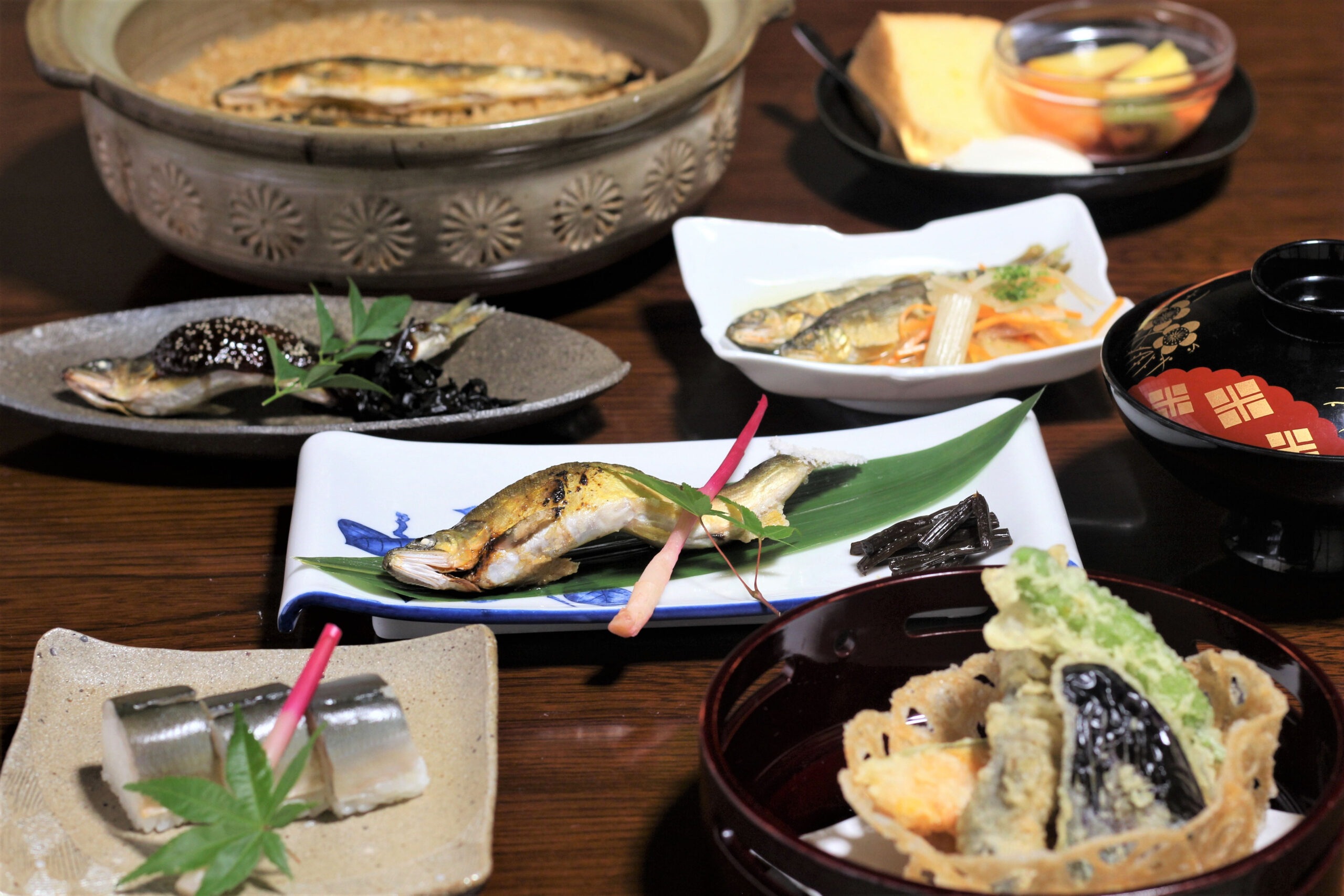 大崎屋旅館 — 愛知・東栄町 · 花祭の里、本郷の集落に建つ十室の家族経営旅館