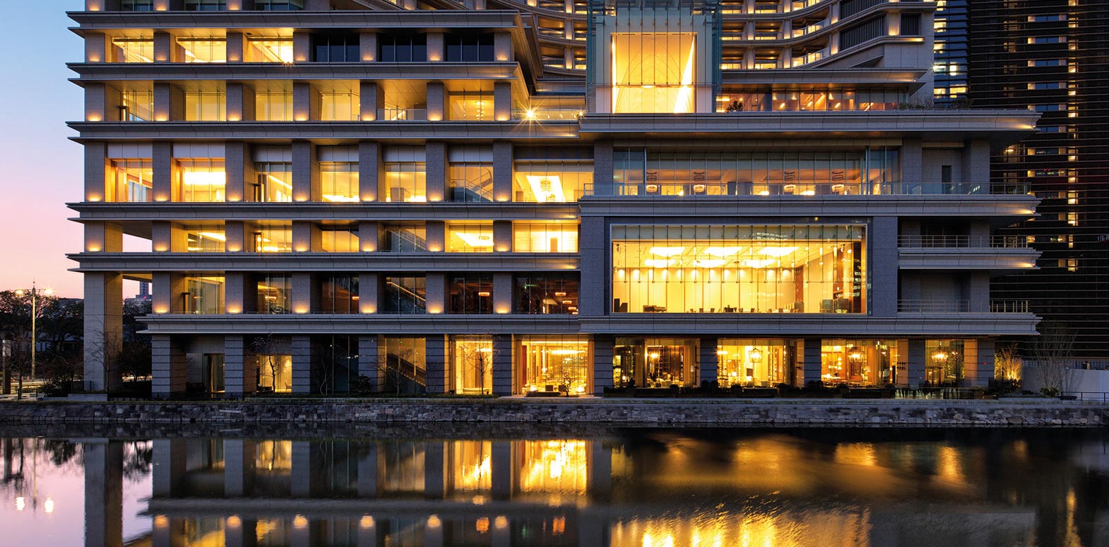 パレスホテル東京 — 大手町・皇居前 · 2012年開業、皇居外苑に面する外観