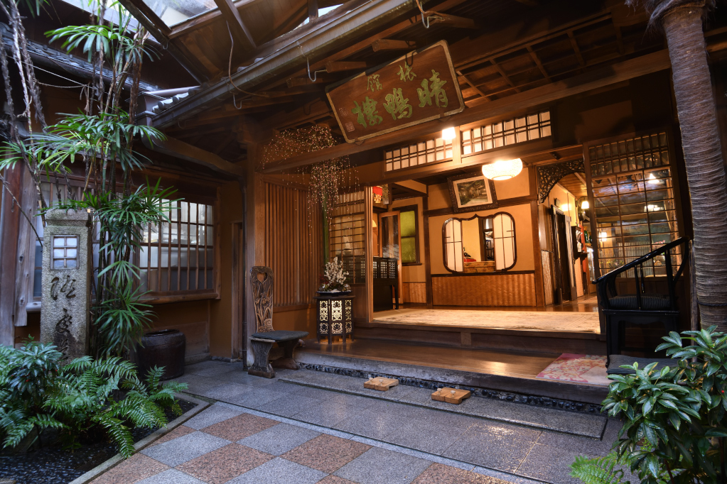 晴鴨楼 — 京都・東山 · 天保2年(1831)創業、明治大正の木造建築を残す旅館