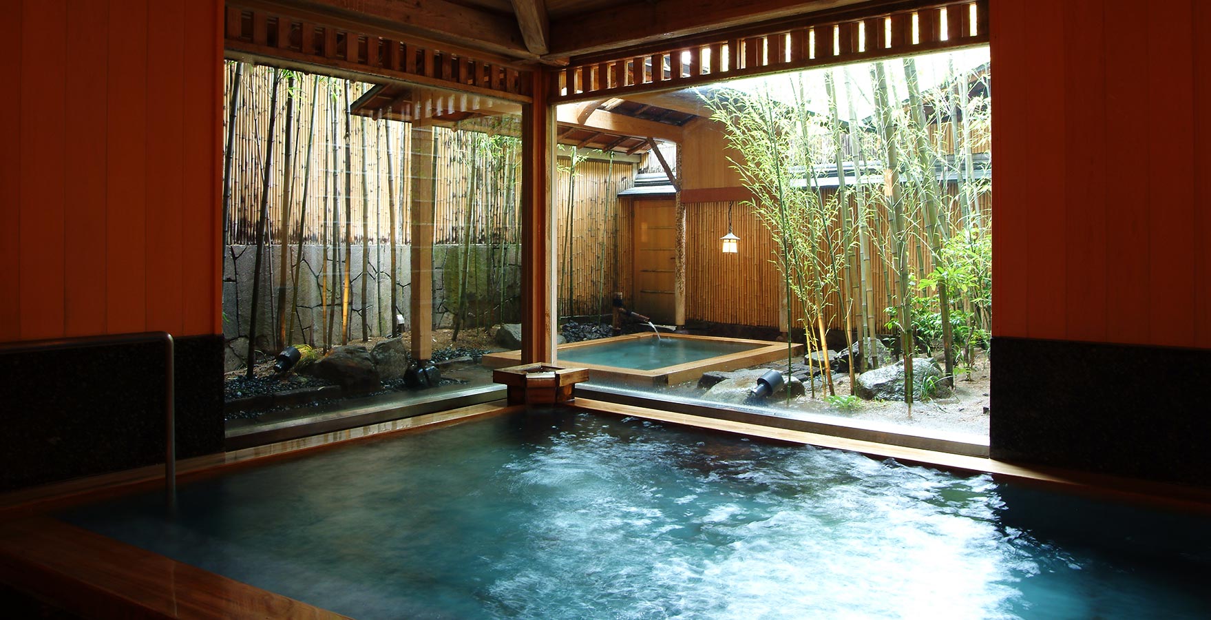 西村屋本館 — 兵庫県城崎温泉 · 竹林の庭に面した内湯「吉の湯」、数寄屋建築の湯屋