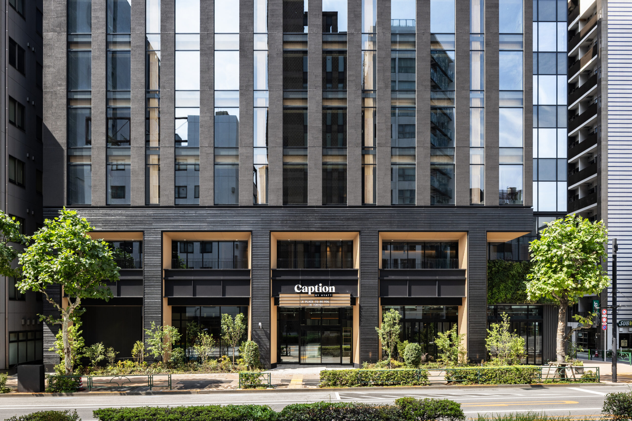 キャプション by Hyatt 兜町 東京 — 中央区日本橋兜町・木造ハイブリッド構造の195室、旧金融街の再編を象徴する2025年開業