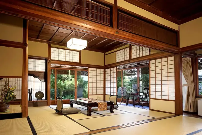 料理旅館 鶴形 — 岡山・倉敷美観地区 · 延享元年建造の油問屋を継いだ町家旅館