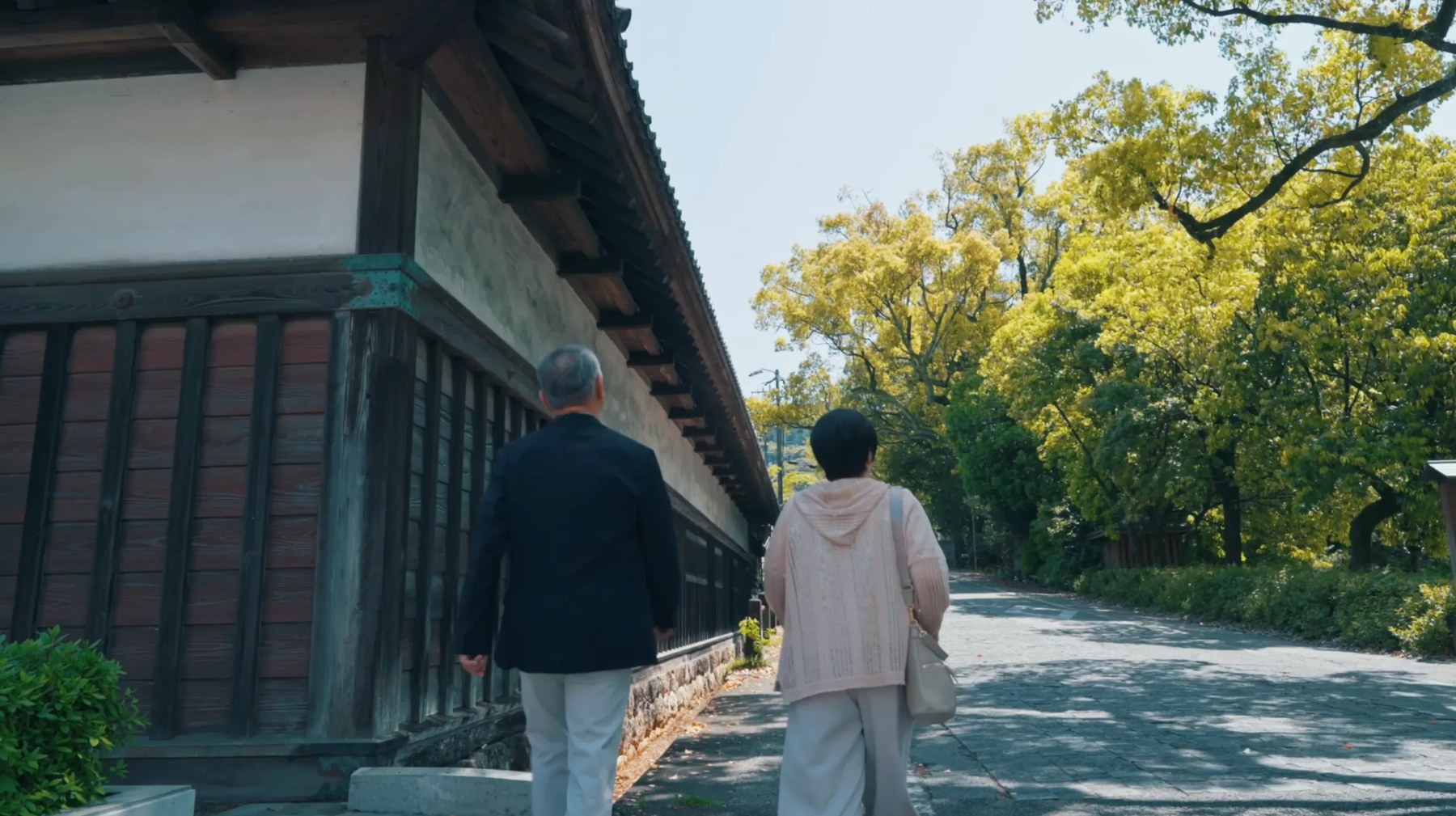 三翠園 — 高知市鷹匠町 · 敷地に建つ旧山内家下屋敷長屋、木連格子と瓦屋根の外観