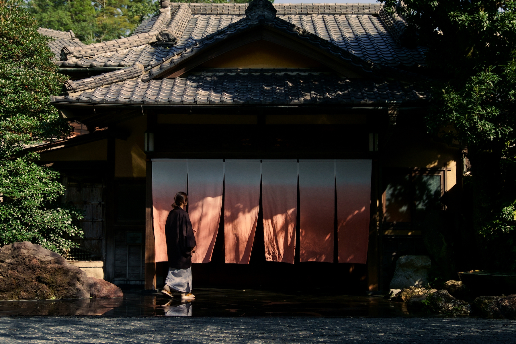 おちあいろう — 伊豆市湯ヶ島 · 1933年築、入母屋造・桟瓦葺の登録有形文化財の玄関棟