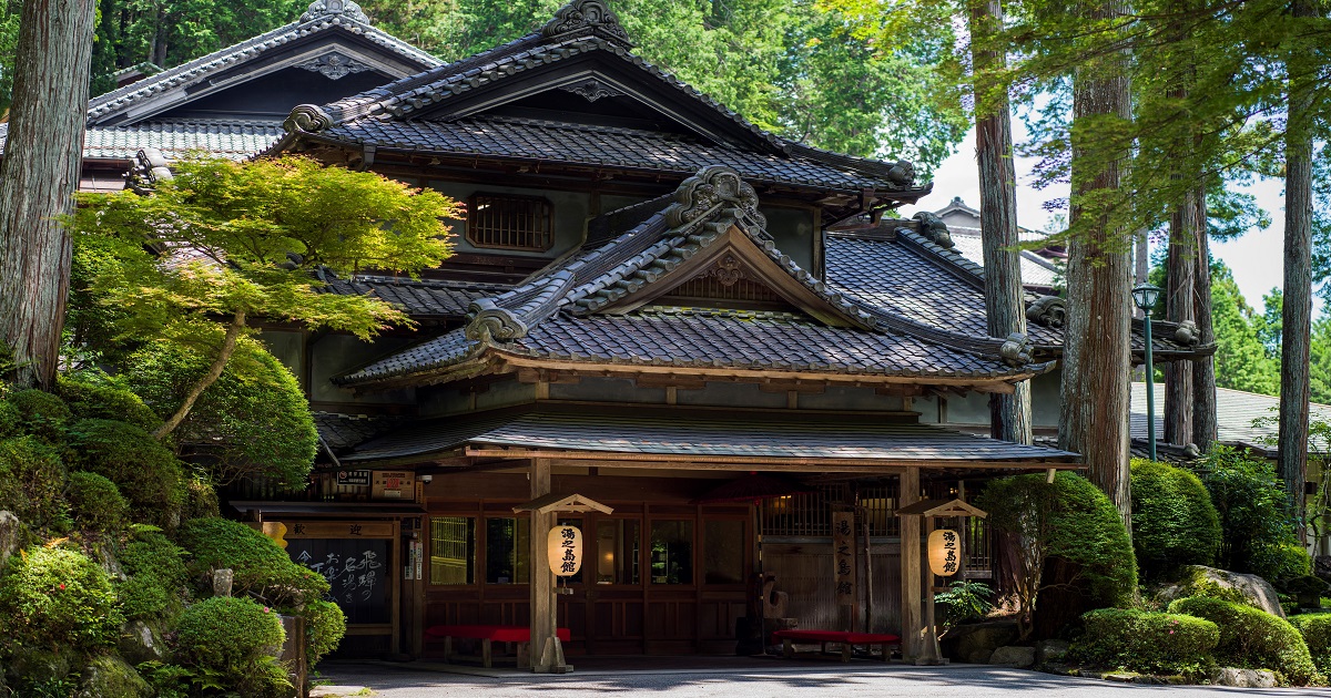 下呂・湯之島館の本館を歩く — 昭和六年、銘木と職人仕事の総体