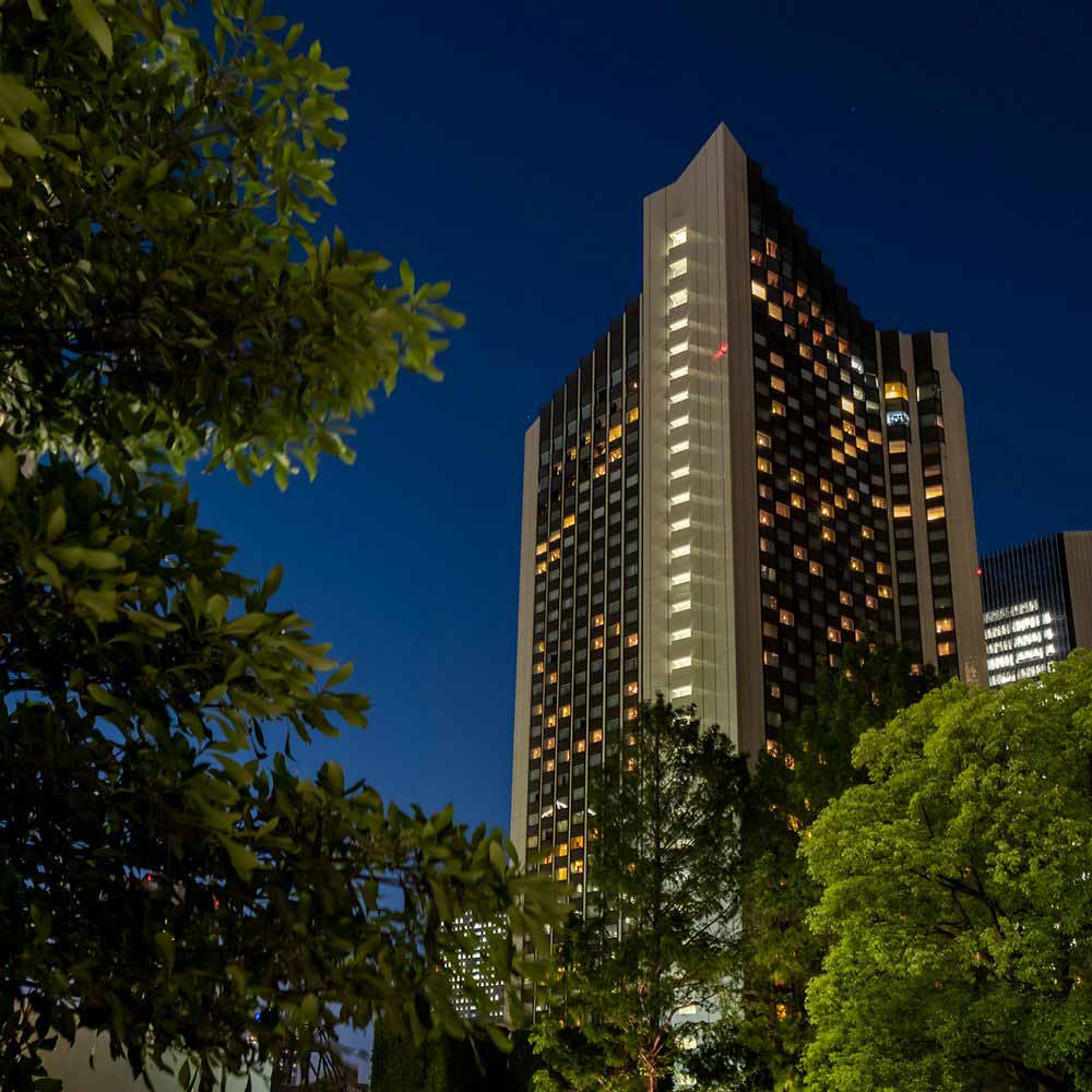 ANAインターコンチネンタルホテル東京 — 東京・赤坂 · 溜池山王駅近くの高層タワーの夜景外観