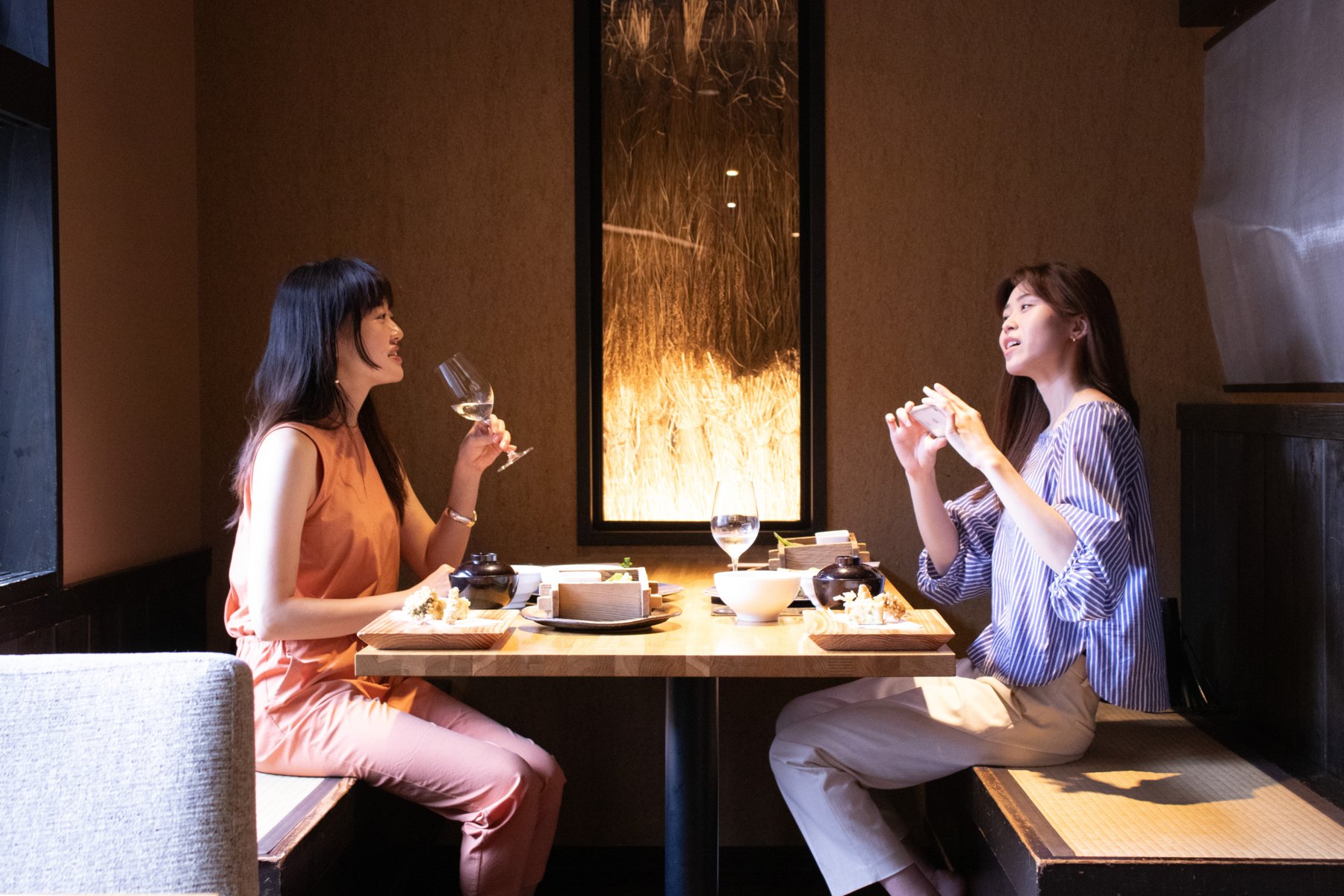 HATAGO井仙 — 越後湯沢駅西口前 · 魚沼の食材を出す館内レストランの席