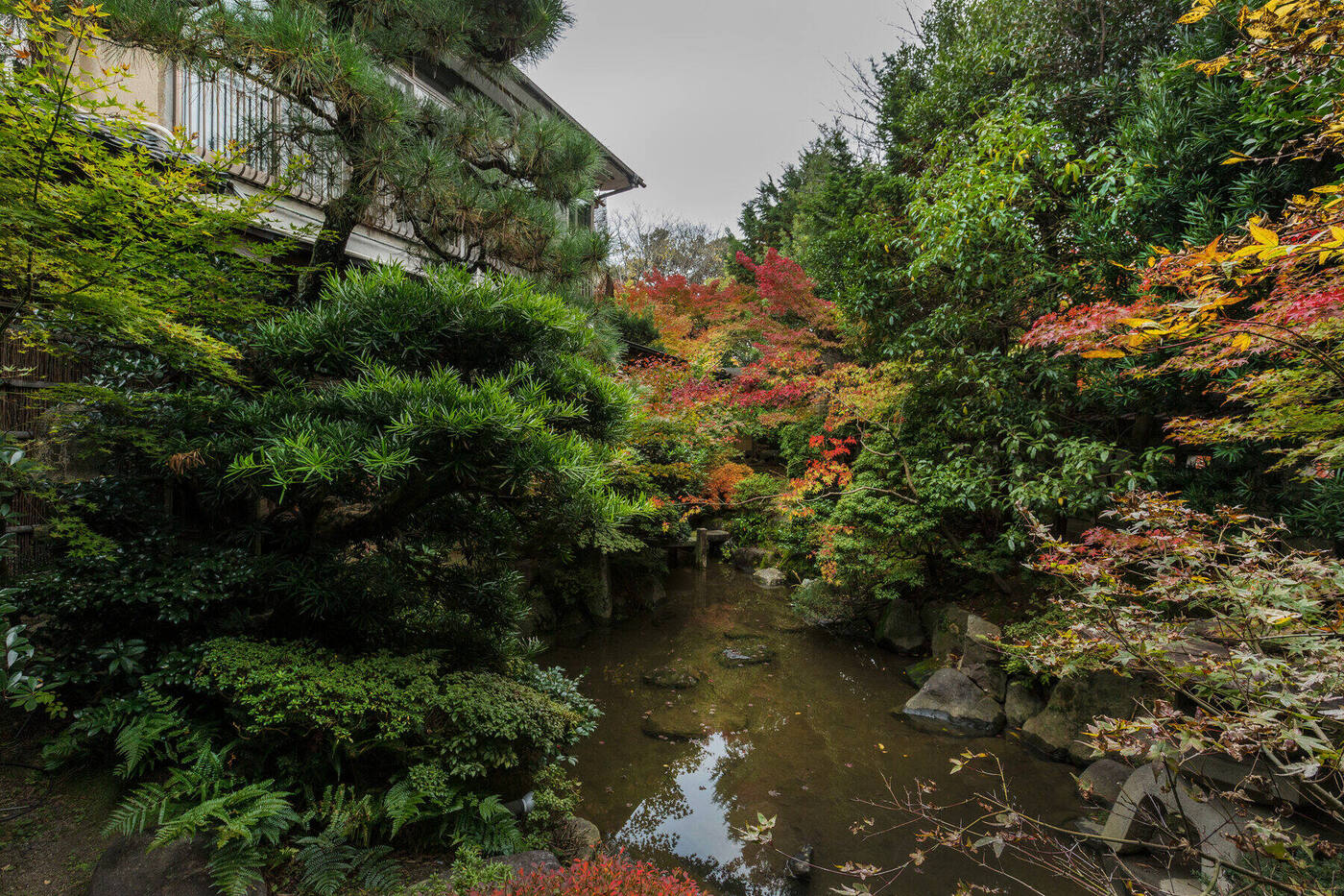 南禅寺 八千代 — 京都・南禅寺参道 · 植治作庭の池泉回遊式庭園と紅葉