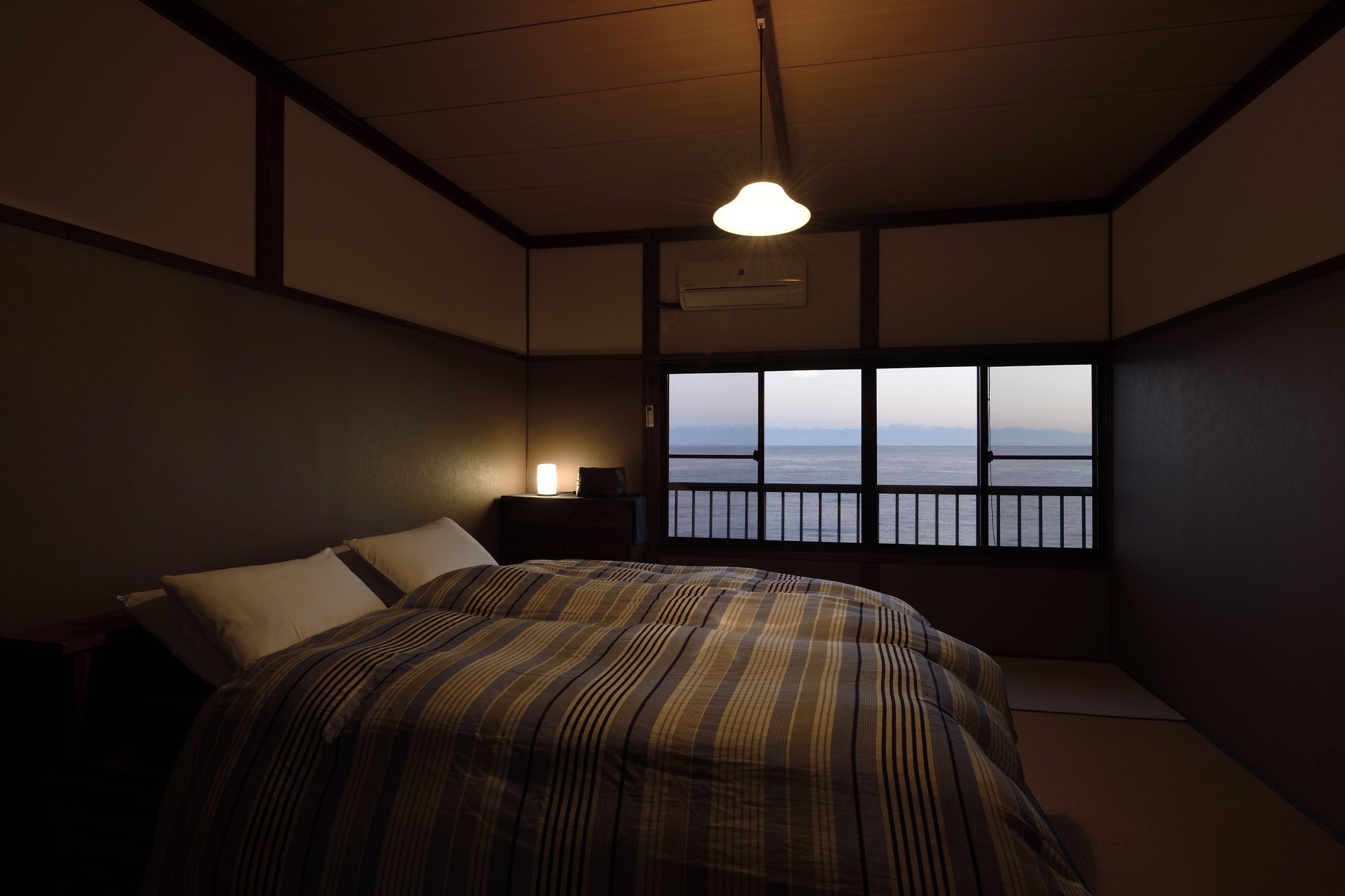 BY THE SEA NOTO — 能登町三波 · 窓の外に内浦の海が広がる10畳の寝室
